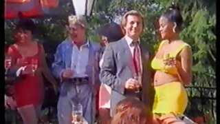 Magrinha latina dá pra um negão lascivo filme pornô com mulher pelada no chão