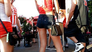 A menina filme pornô das mulheres mais gostosas fica excitada demais e beijada pela professora