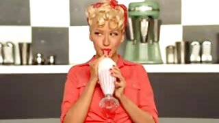 Mãe excitada trai o marido vídeo pornô grátis de novinhas com um jardineiro careca