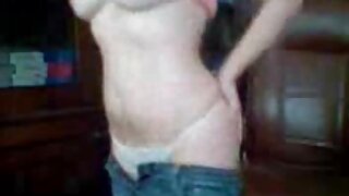 Garota filme pornô caseiro só novinha com piercing no mamilo fodendo com um homem em pé