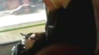 Milf em shorts irrealistas fez um cara filme porno encanador gostoso fumar